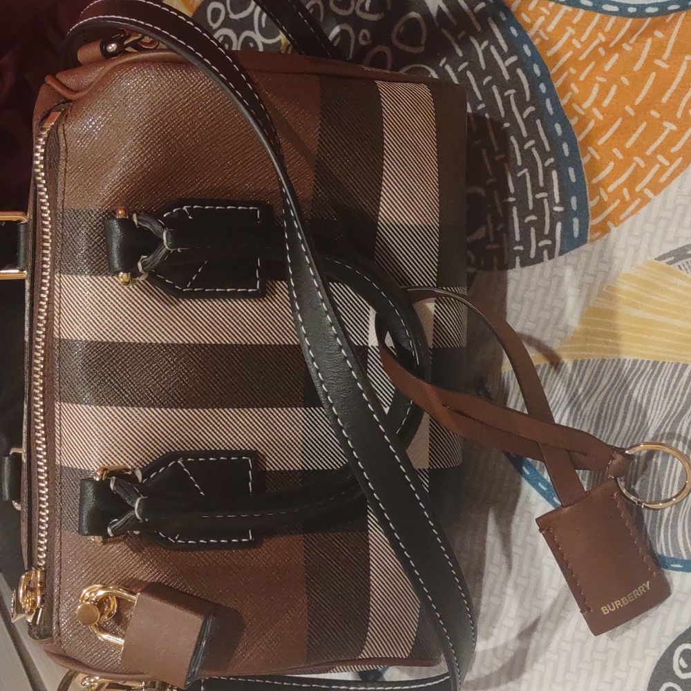Mini Burberry purse - Picture 2 of 4